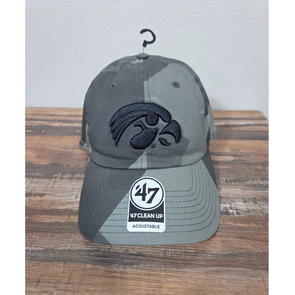 47 Brand Iowa Hawkeyes Men's Gray Camo Hat NWT Black Embroidered Tigerhawk